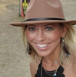 Meet your Posher, Joy